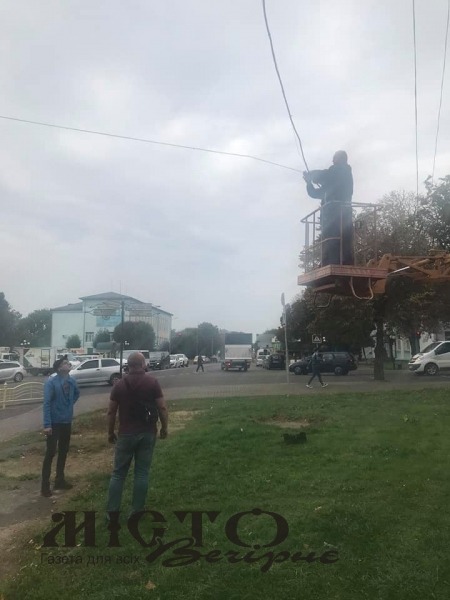 У Володимирі полагодили зелену стрілку світлофора на центральному перехресті  
