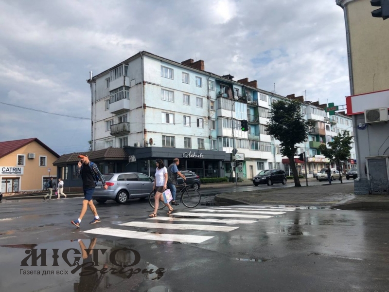 На центральних вулицях Володимира оновили дорожню розмітку 