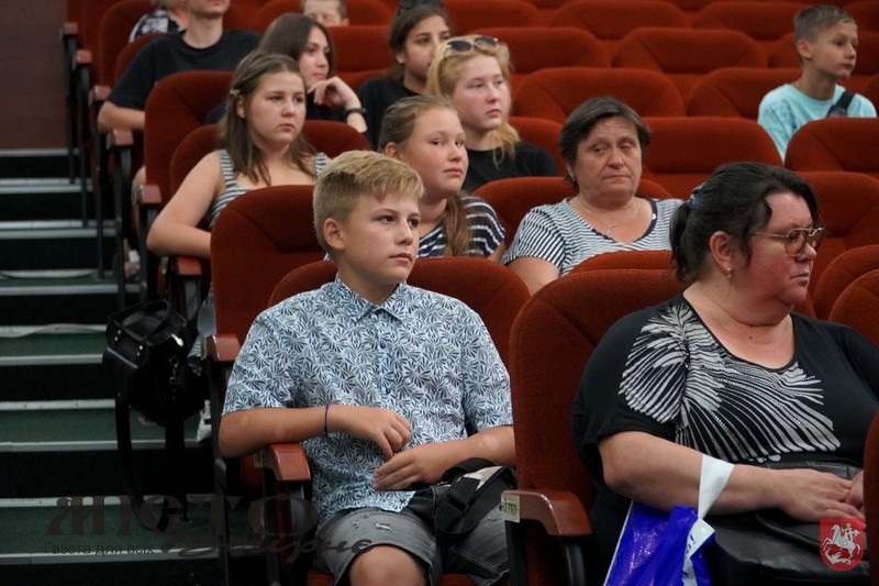 У Володимирі дітям пільгових категорій вручили грошову допомогу до нового навчального року 