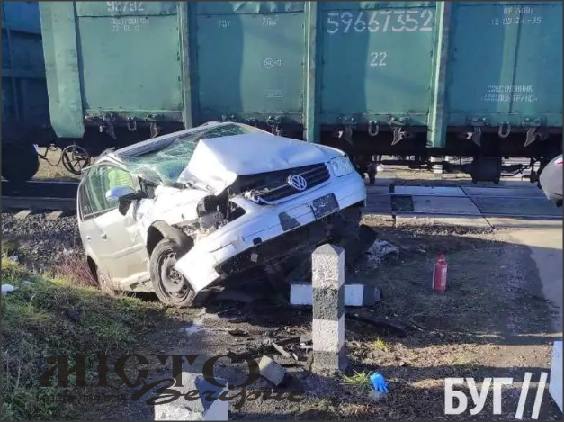 В Овадному легковик потрапив під потяг, є потерпілий 