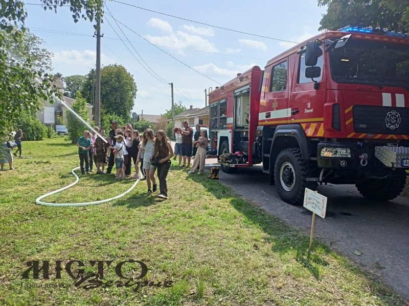 Локачинські рятувальники демонстрували техніку на благодійному проєкті 