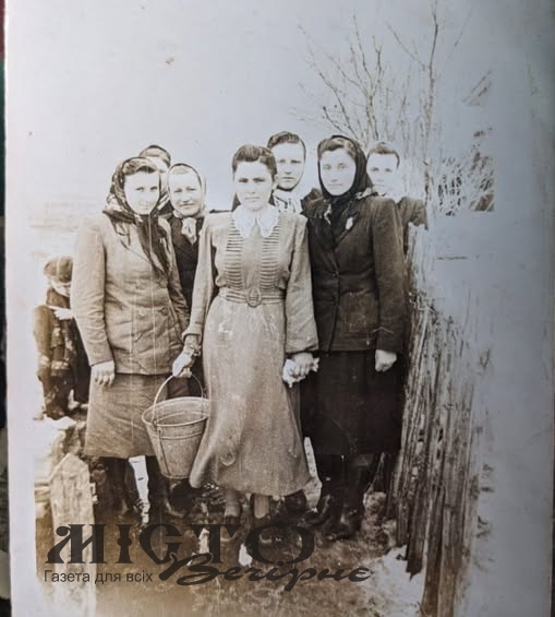 Похід нареченої за водою: розповіли про один з весільних обрядів у Володимирському районі 