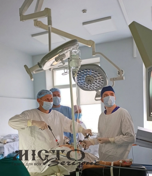 Хірурги Володимирського ТМО провели складну операцію 72-річному пацієнту з гострим холециститом 