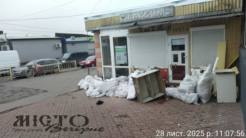 Будівельне сміття просто у центрі Володимира — муніципали відреагували на порушення 