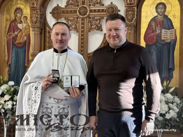 Настоятеля Хресто-Воздвиженського храму у Нововолинську відзначили медаллю «За заслуги перед містом» 