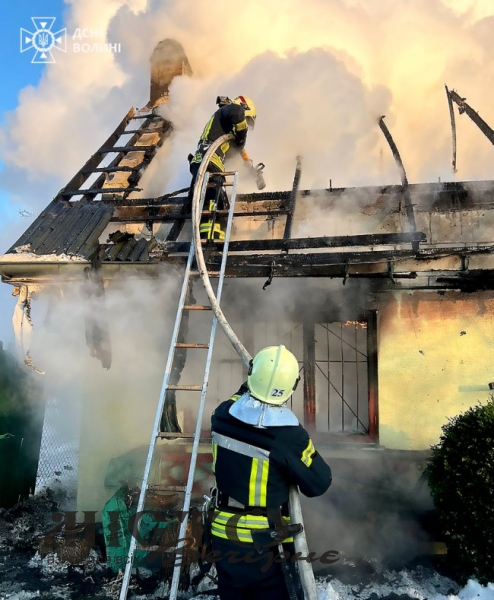 На Волині горіли три житлові будинки, дві господарські споруди та садовий дім 