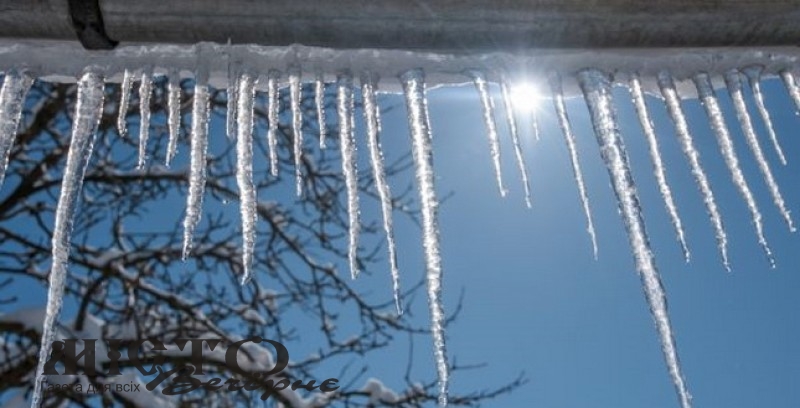 Мешканців Володимира попереджають про небезпеку падіння бурульок 