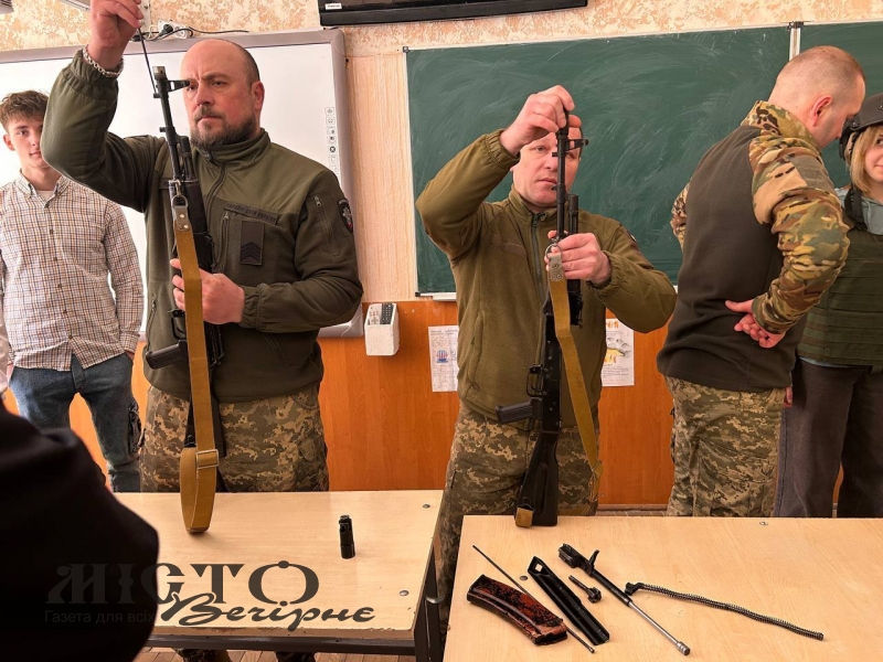 У День Державного Герба у Володимирі вшанували Героїв та провели заняття з військовими - новини Володимир-Водинського У День Державного Герба у Володимирі вшанували Героїв та провели заняття з військовими