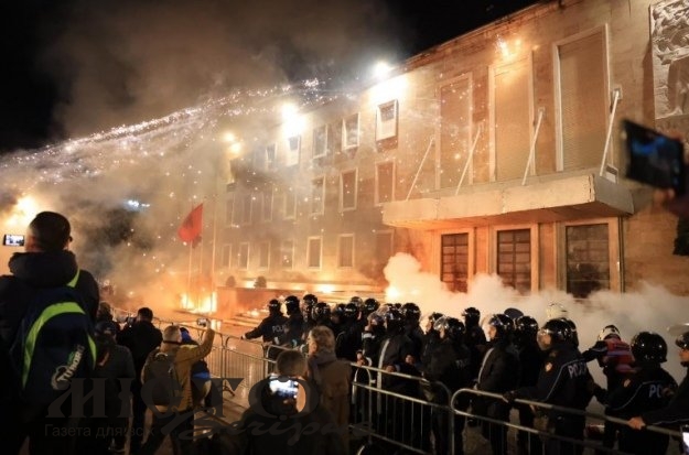 У столиці Албанії під час антиурядового протесту сталися сутички 
