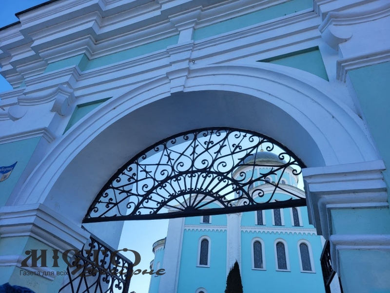 У Володимирі оштрафували матір підлітка, який пошкодив двері Успенського собору 