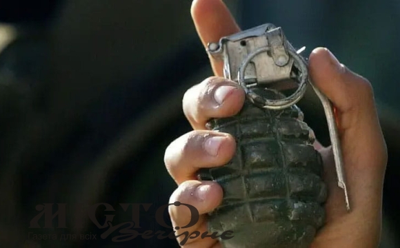 На Волині 43-річний чоловік погрожував поліцейським гранатою 