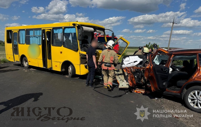 Жахлива ДТП на Волині: зіткнулися шкільний автобус та легковик, травмувалися діти - новини Володимир-Водинського Жахлива ДТП на Волині: зіткнулися шкільний автобус та легковик, травмувалися діти