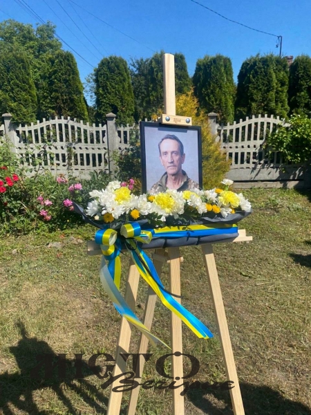 Повернувся назавжди «на щиті»: у Нововолинській громаді попрощалися з Героєм Віталієм Крикуном - новини Володимир-Водинського Повернувся назавжди «на щиті»: у Нововолинській громаді попрощалися з Героєм Віталієм Крикуном