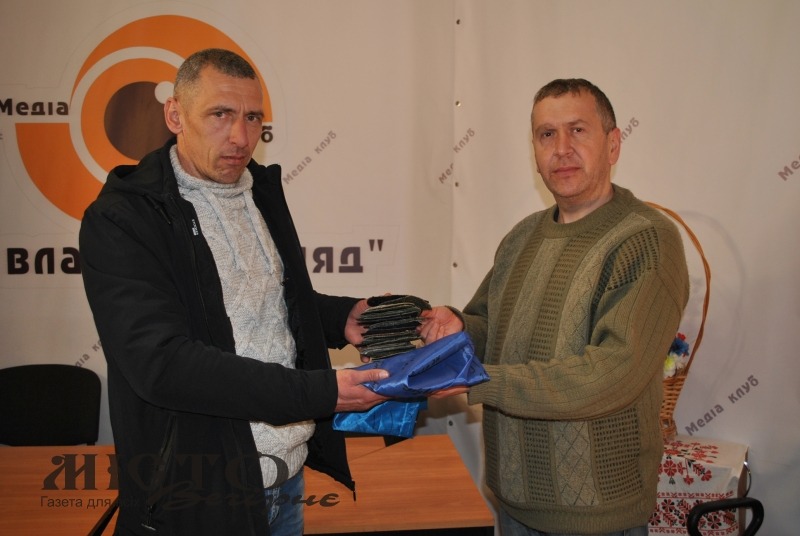 Володимир-Волинському історичному музею передали прапори і шеврони з АТО 
