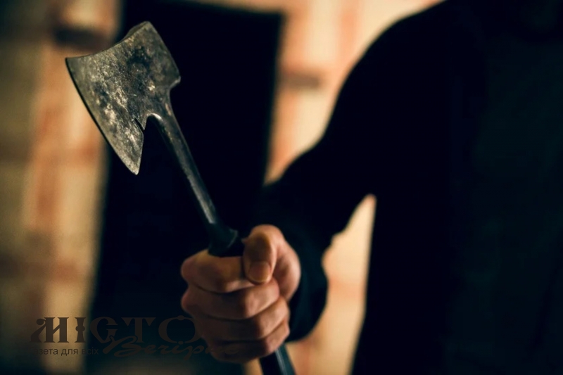 У Нововолинській громаді затримали 26-річного чоловіка, який погрожував поліцейським сокирою 