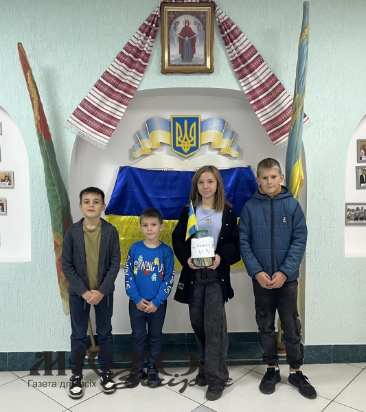 У Локачах на блок-пості діти збирали кошти на допомогу ЗСУ 