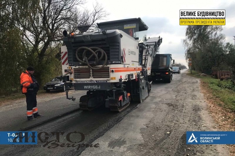 З освітленням, пішохідною доріжкою та автопавільйонами: ремонтують дорогу Війниця – Локачі 