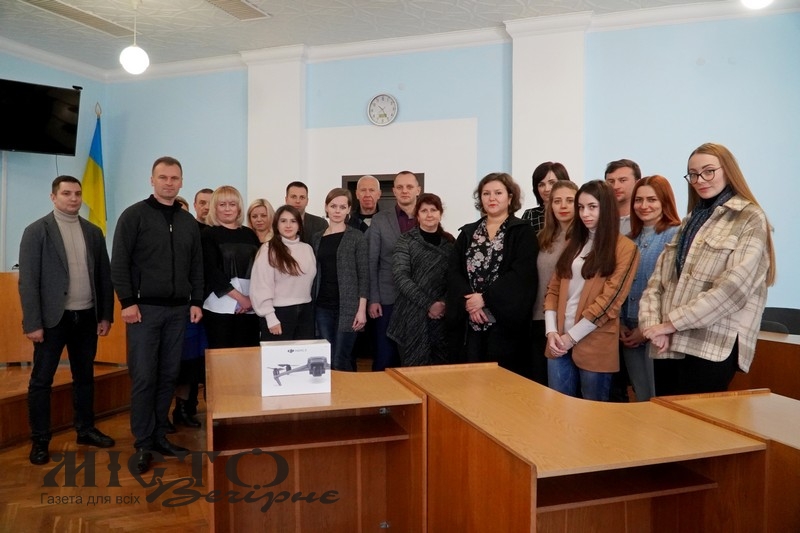 Працівники володимирського міськвиконкому передали дводенний заробіток на потреби ЗСУ 