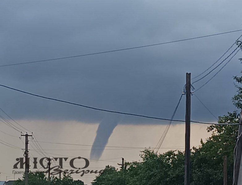 Поблизу Володимира помітили торнадо 