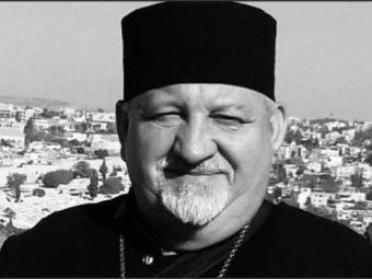 Володимир прощатиметься з настоятелем Свято-Юріївського храму отцем Євгеном Шевчуком 