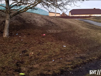 Сміття після зими: що залишили по собі відпочивальники на Василівській гірці 