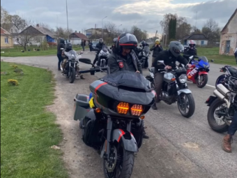 Байкери Волині вшанували полеглих воїнів у Затурцях та збирають 20 мільйонів для «Любарта» 