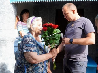У Володимирі привітали з днем народження маму загиблого Героя Юрія Хоміка 