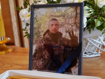 У Володимирі в останню путь провели 37-річного захисника Сергія Карабася 