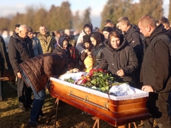 Іваничівська громада провела в останню дорогу загиблого Героя Віталія Павловича 