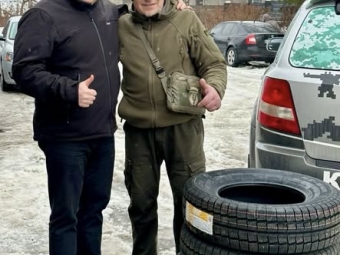 Нововолинська громада передала допомогу військовим: на фронт відправили обігрівачі та шини 