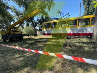 В Одесі під трамвай затягнуло чоловіка, який косив траву 