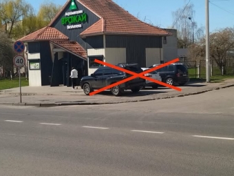 У Володимирі водії нищать газони й тротуари 