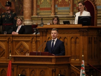 Угорщина офіційно змінила владу: уряд Петера Мадяра склав присягу та повернув прапор ЄС - новини Володимир-Водинського Угорщина офіційно змінила владу: уряд Петера Мадяра склав присягу та повернув прапор ЄС