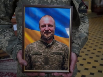 У Володимирській громаді в останню путь провели Героя Олега Козінського - новини Володимир-Водинського У Володимирській громаді в останню путь провели Героя Олега Козінського