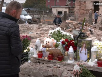 Батько-військовий приїхав з фронту, щоб покласти єдину дитину в домовину, яку вбила РФ на Львівщині 