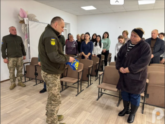 У Затурцях дружині загиблого військового Володимира Іщука передали посмертну нагороду 