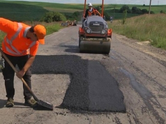 В Затурцівській громаді ремонтують 8 кілометрів дороги 