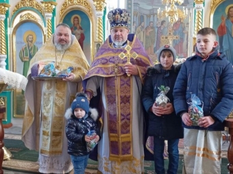 В Іваничах до Дня Святого Миколая діти отримали подарунки від священників 