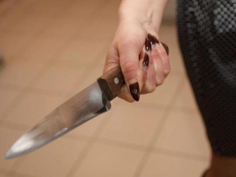 На Володимирщині мати в декреті встромила ніж у груди цивільному чоловіку 