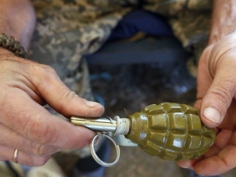 У Локачах суд виніс вирок військовослужбовцю за зберігання гранати та використання підроблених прав водія 