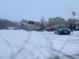 Жахлива ДТП на трасі «Луцьк-Львів»: автобус з пасажирами вилетів у кювет 