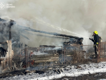 У селі Шельвів горіла господарська споруда та гараж 