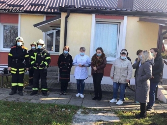 У Володимирі рятувальники показали, як правильно евакуювати людей, які не можуть самостійно пересуватися 