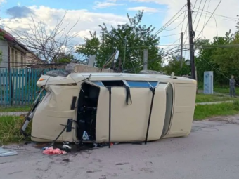 У Нововолинську нетверезий водій ВАЗа влетів в електроопору 