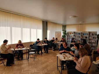 У Локачинській бібліотеці відбувся творчий майстер-клас «Великодня писанка» 