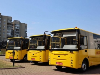Локачинська громада отримала перший із двох запланованих шкільних автобусів 