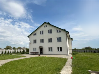 Під Нововолинськом продають будинок сімейного типу 