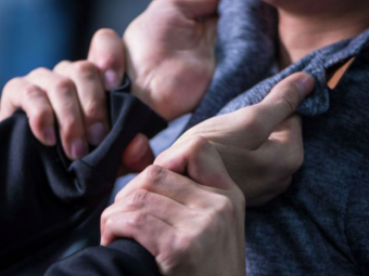 Чоловіка в Іваничах судили за напад на трьох родичок у присутності дітей 