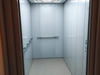 У Володимир-Волинському ТМО запрацював новий сучасний лікарняний ліфт 