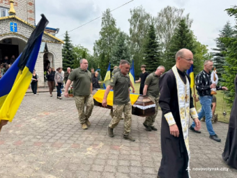 Нововолинська громада назавжди попрощалася з Героєм Ігорем Савчуком 